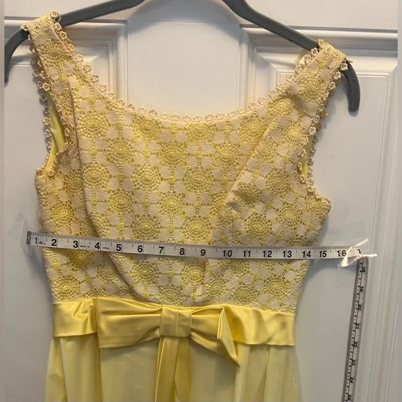 Vintage Butter Yellow w/Lace overlay On Top, Hess's Depart Store, Prom  1960s - coffeafoods.com